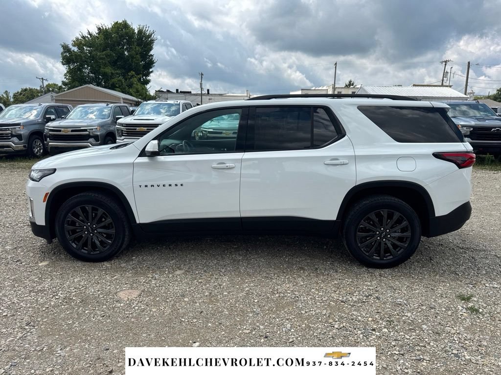 Used 2023 Chevrolet Traverse RS FWD image 2