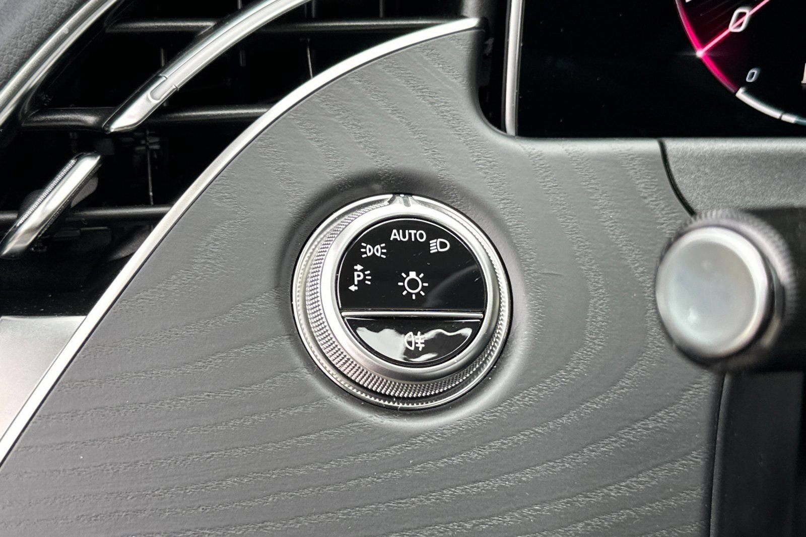 Used 2025 Mercedes-Benz E 350 4MATIC Sedan image 38