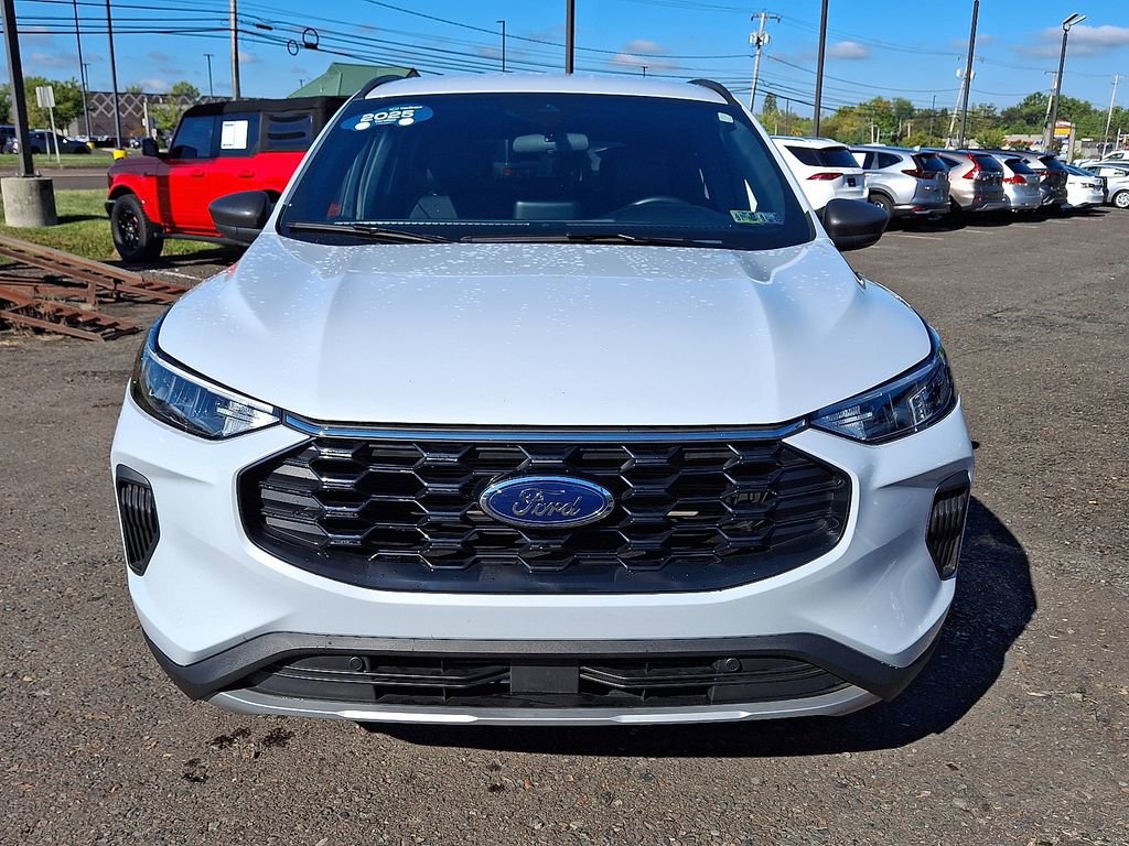 Used 2025 Ford Escape ST-Line image 2