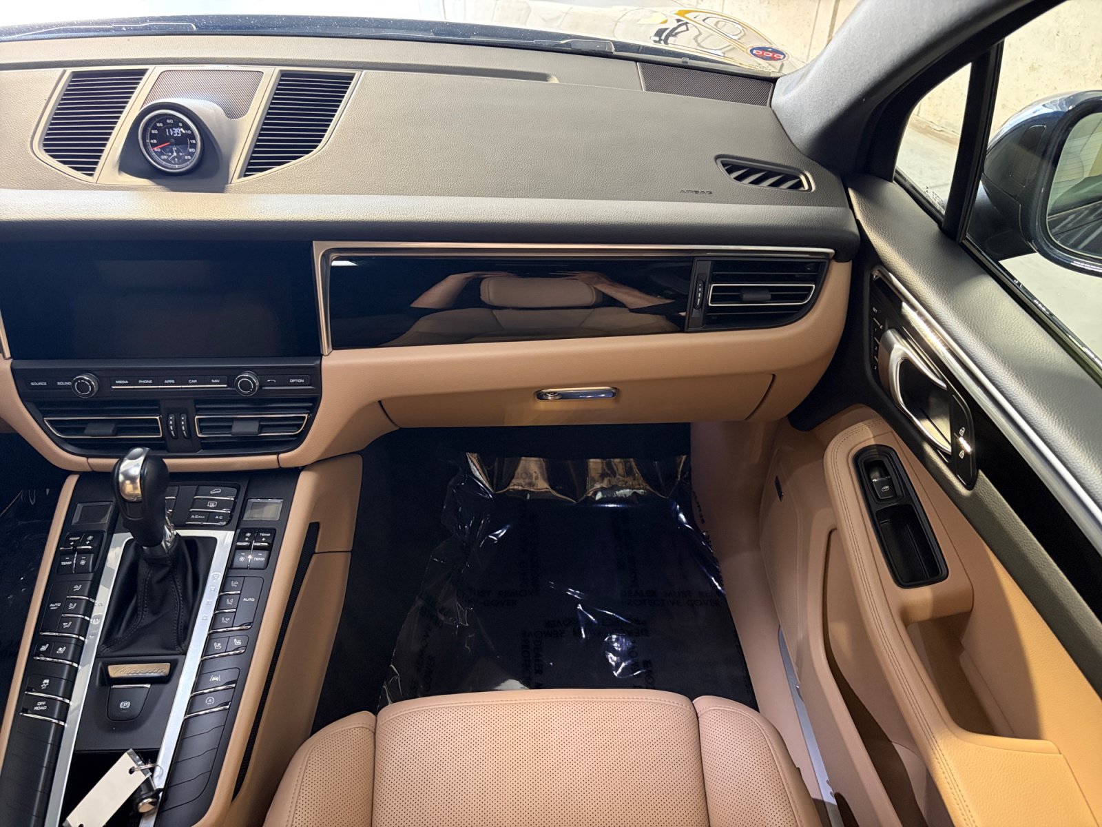 Certified 2020 Porsche Macan S AWD/4WD image 25