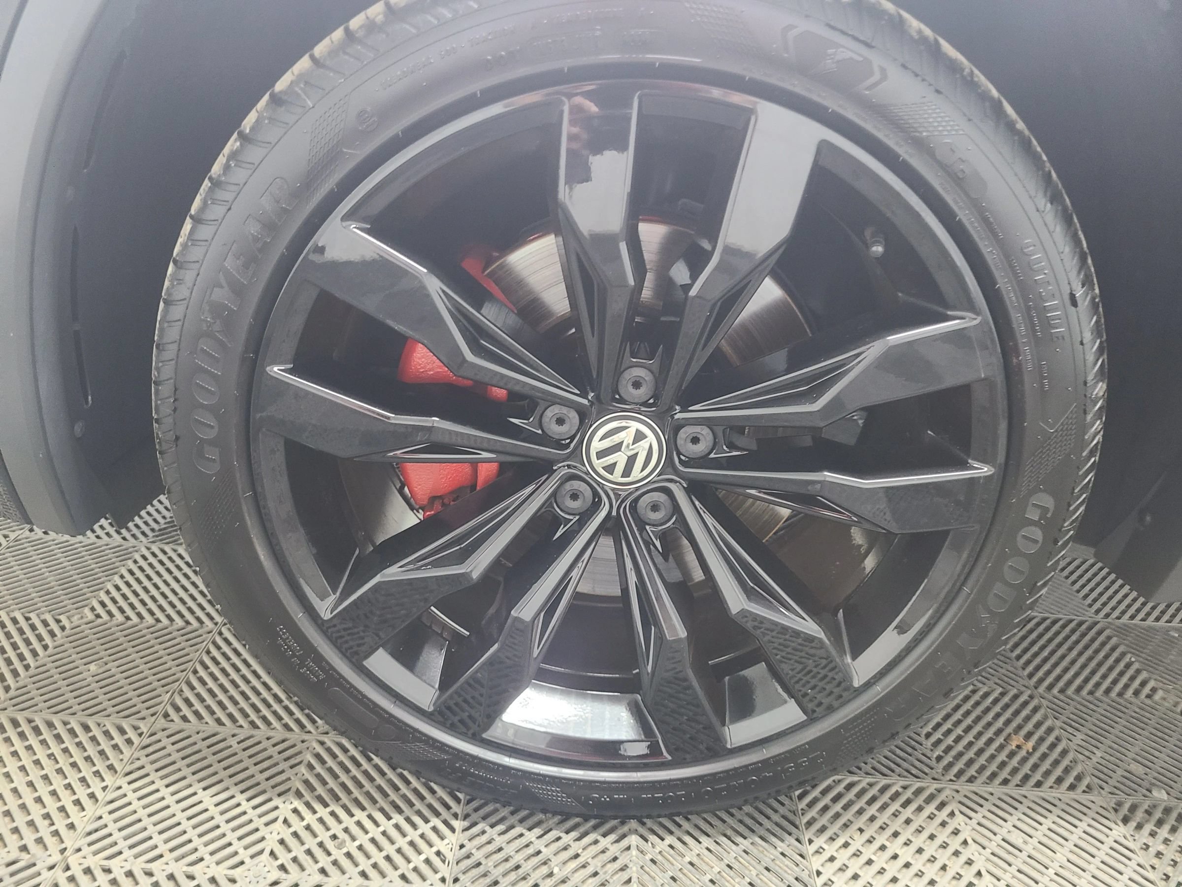 Used 2021 Volkswagen Tiguan SE R-Line AWD/4WD image 18