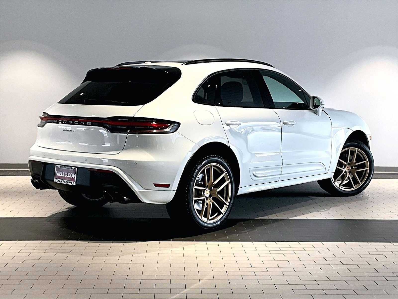 Used 2025 Porsche Macan image 10