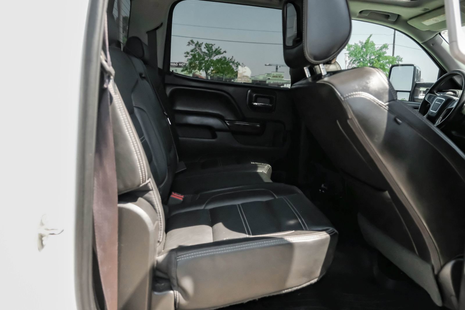 Used 2017 GMC Sierra 2500 Denali w/ Duramax Plus Package AWD/4WD image 34