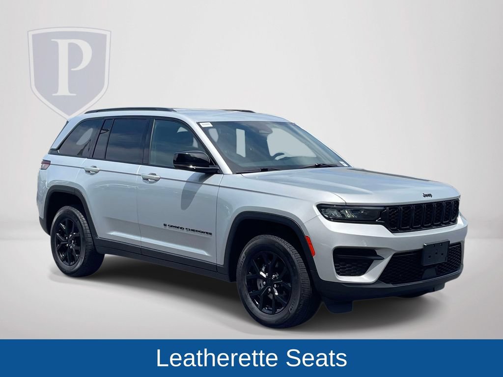 Used 2025 Jeep Grand Cherokee Altitude AWD/4WD image 2