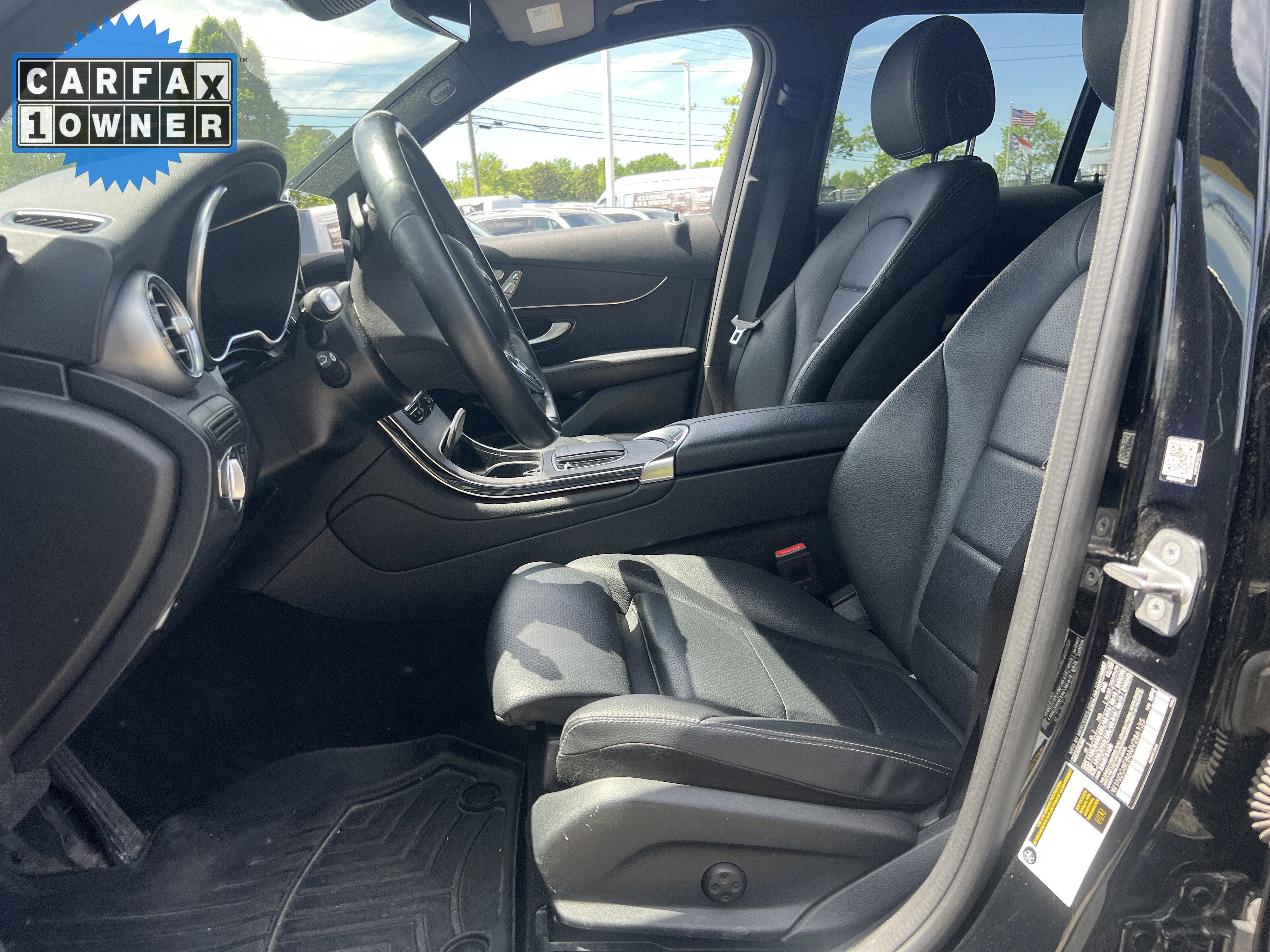 Used 2021 Mercedes-Benz GLC 300 4MATIC image 16
