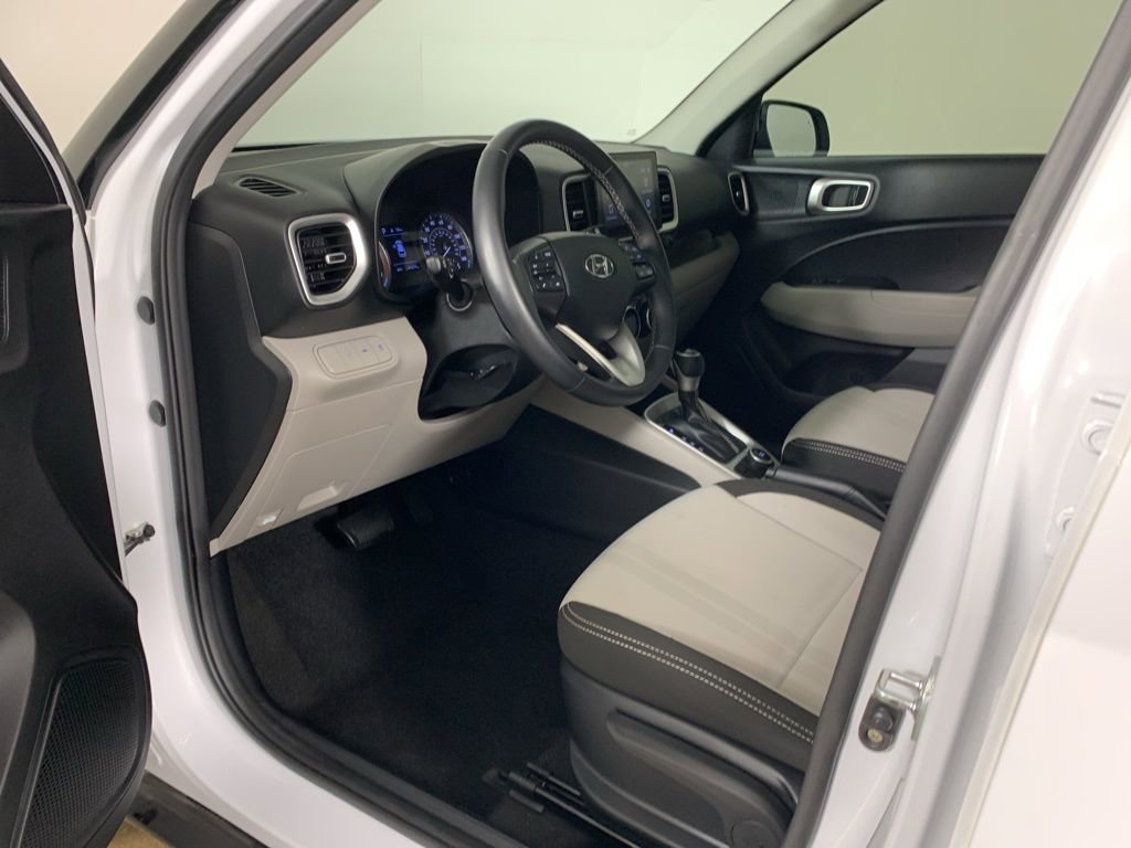 Used 2022 Hyundai Venue SEL image 28