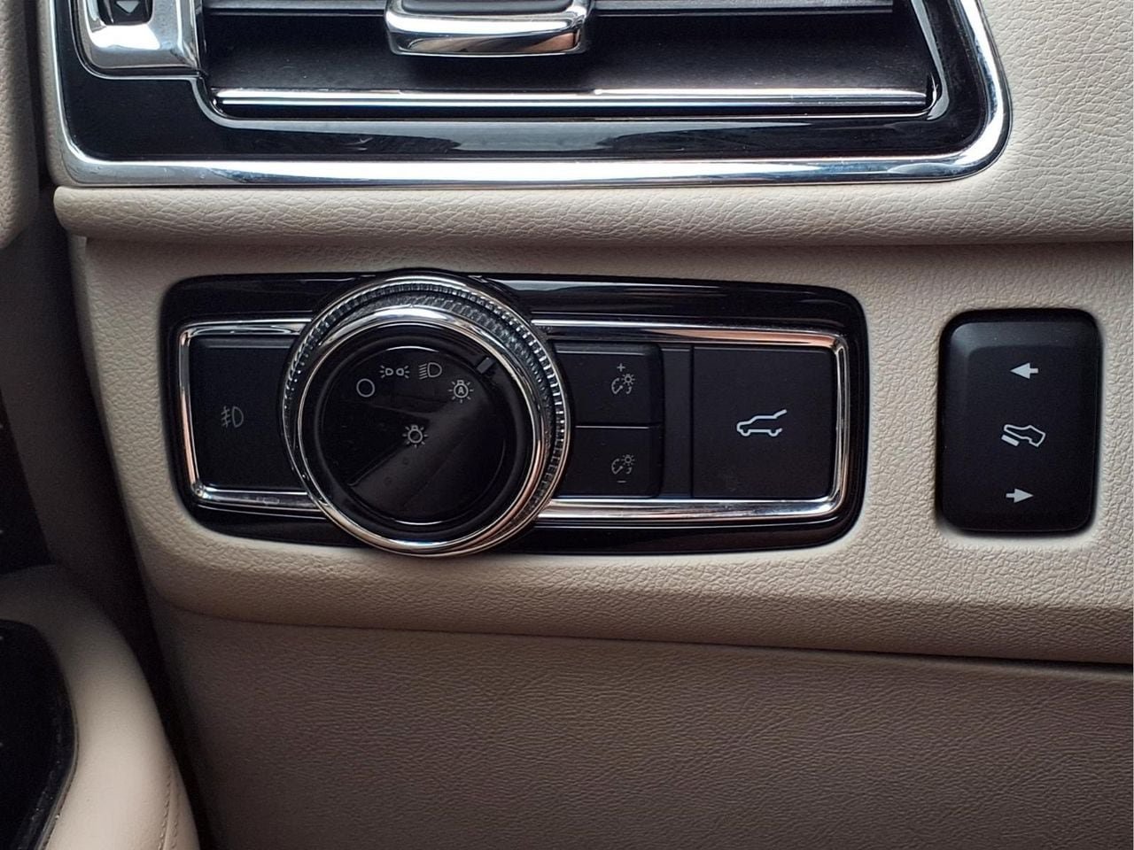 Used 2019 Lincoln Navigator Reserve AWD/4WD image 28