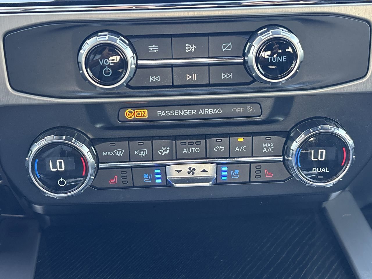 Used 2022 Ford F450 Platinum w/ FX4 Off-Road Package image 18