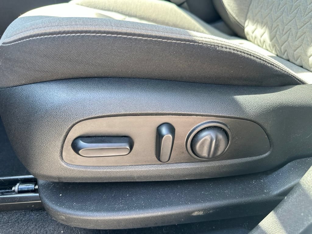 Used 2024 Chevrolet Equinox LS w/ LS Convenience Package AWD/4WD image 16