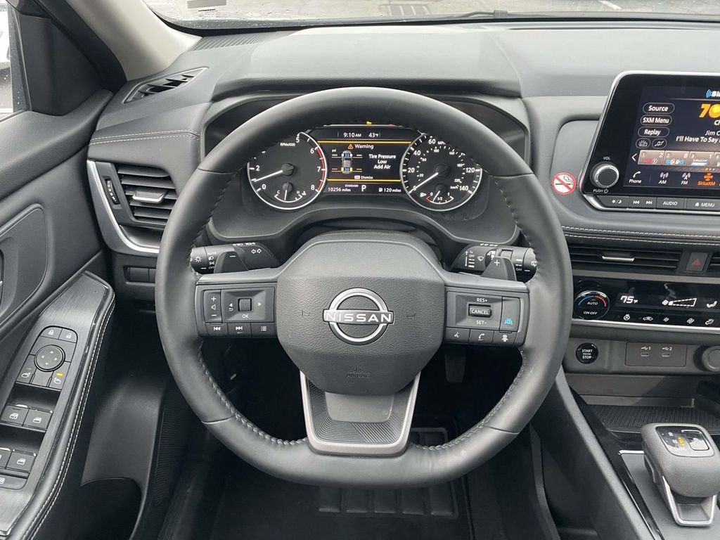 Used 2025 Nissan Rogue SV w/ SV Premium Package image 27