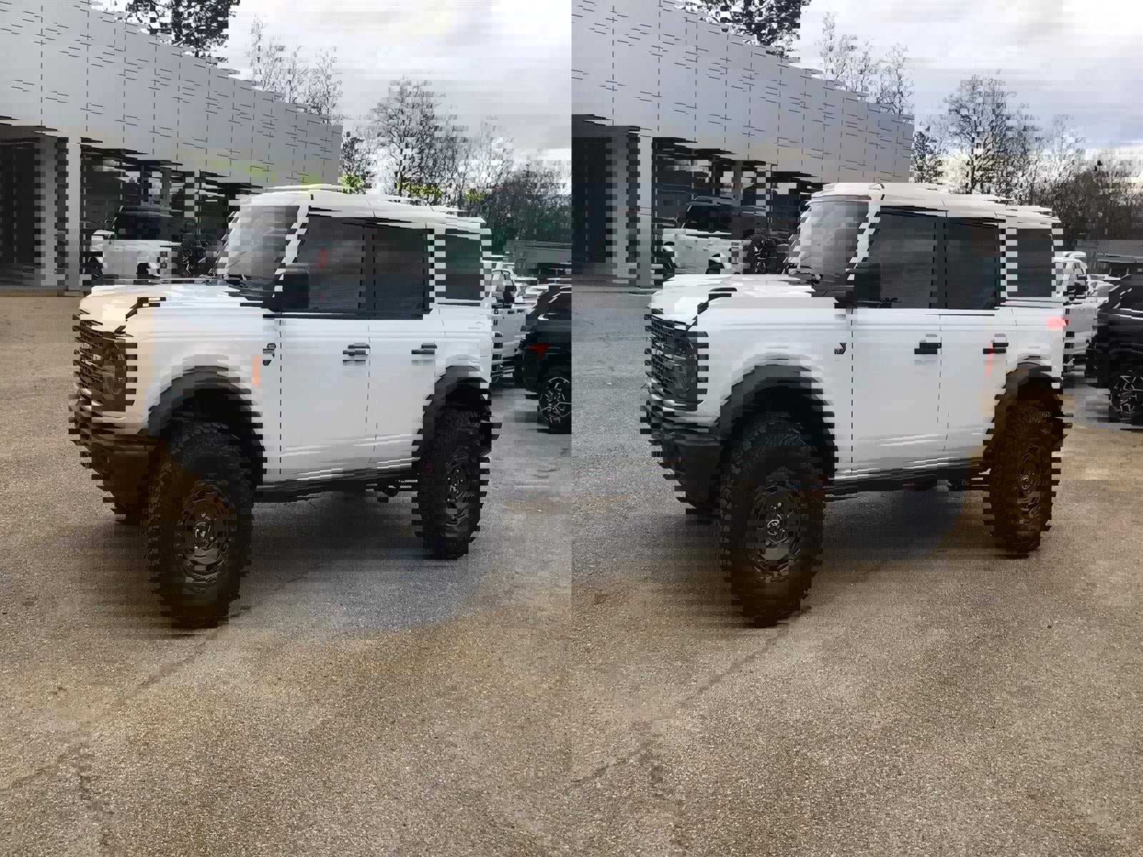 New 2025 Ford Bronco Badlands w/ Sasquatch Package image 2