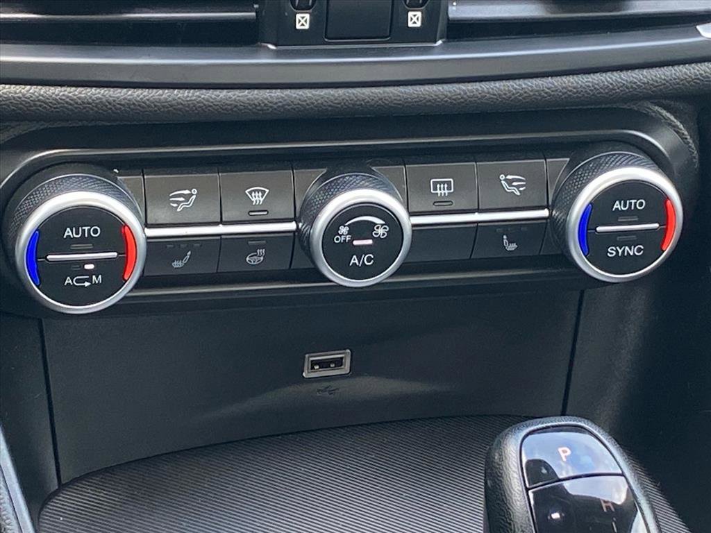 Used 2019 Alfa Romeo Giulia Ti Sport w/ Quick Order Package 22S Sport AWD/4WD image 9