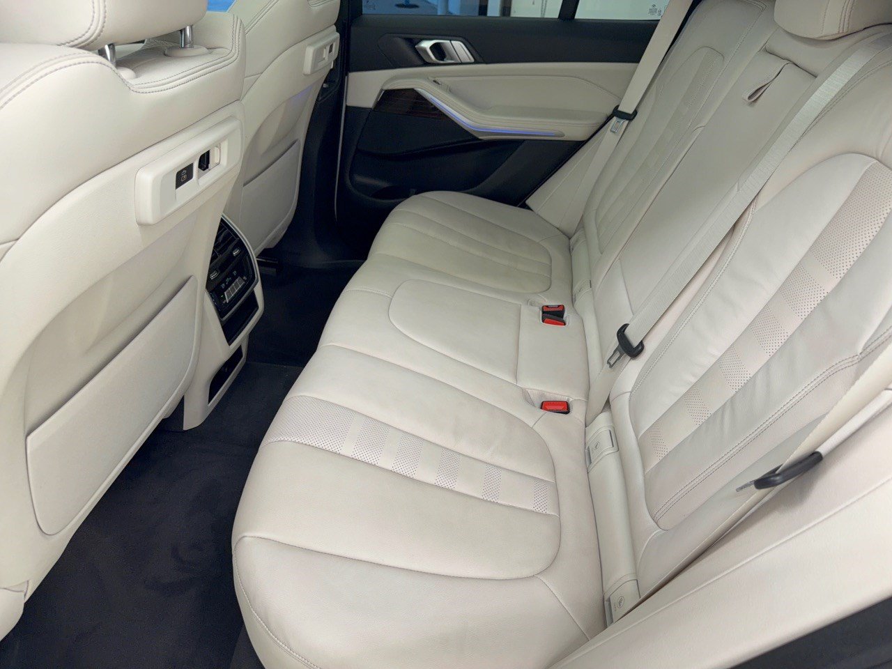 Used 2019 BMW X5 xDrive40i w/ M Sport Package AWD/4WD image 25