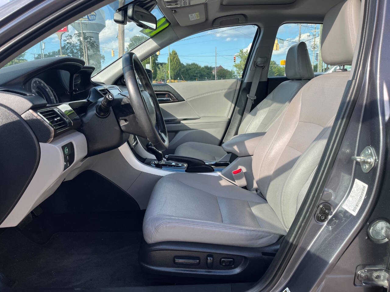 Used 2016 Honda Accord Touring image 9