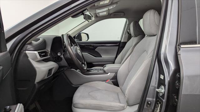 Used 2022 Toyota Highlander L image 14