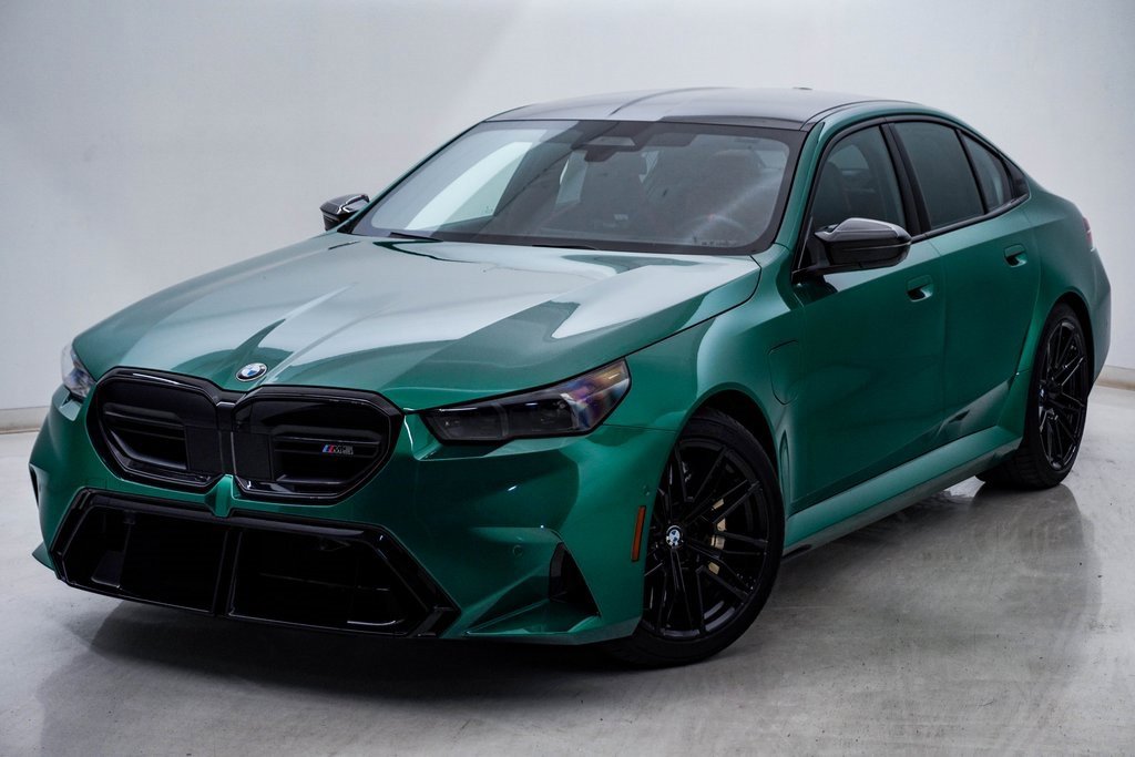 Used 2025 BMW M5 w/ Carbon Package image 3