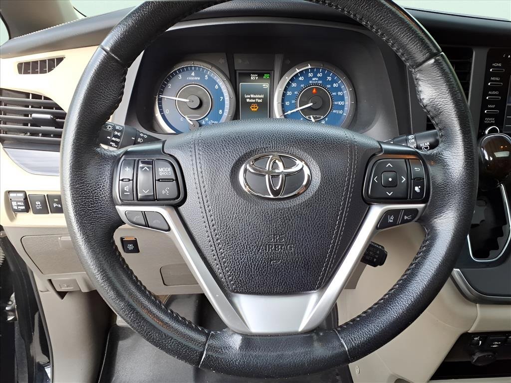 Used 2019 Toyota Sienna XLE image 15