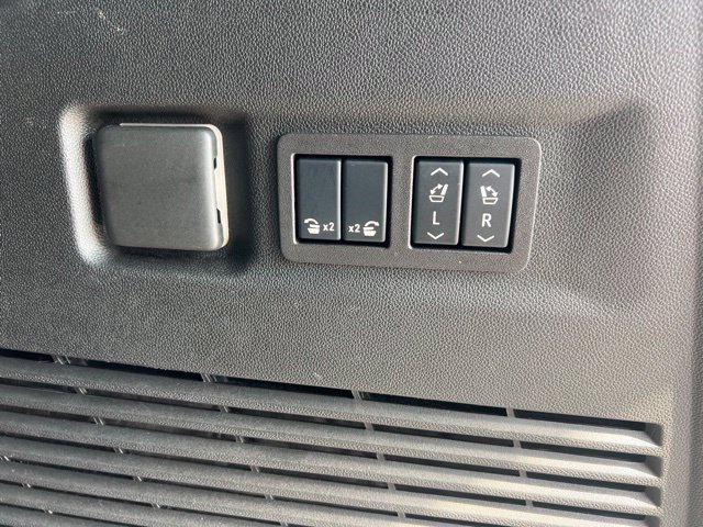 Used 2024 Chevrolet Suburban Premier AWD/4WD image 28
