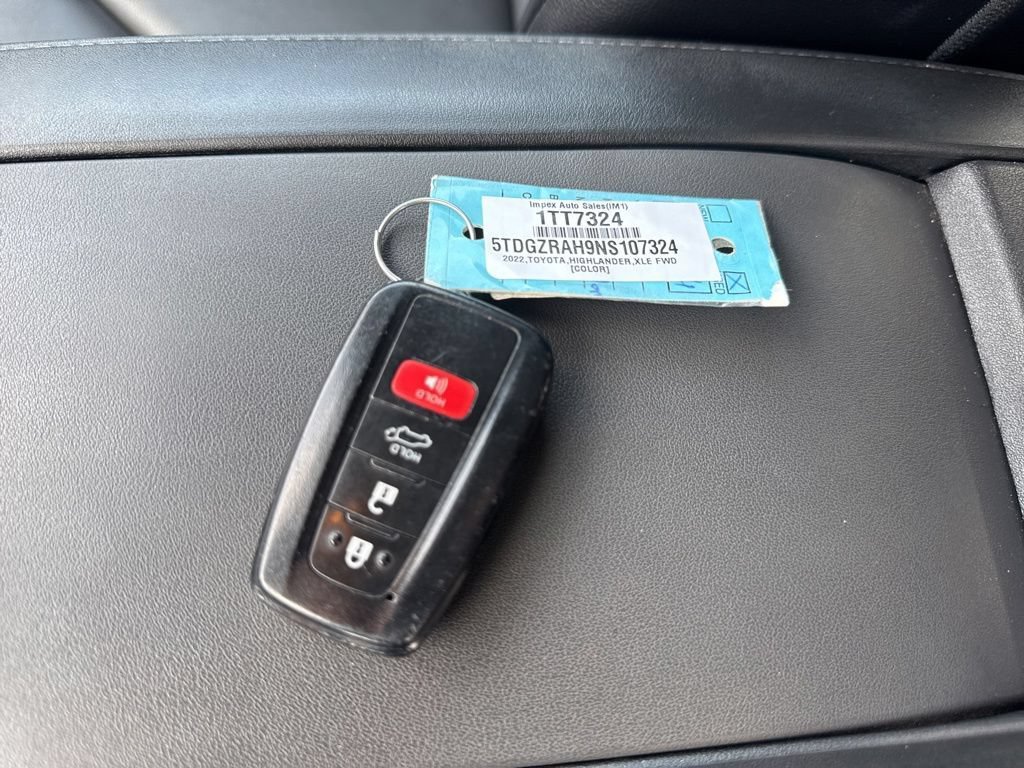 Used 2022 Toyota Highlander XLE FWD image 33