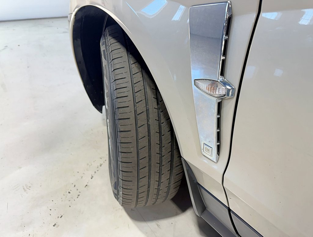 Used 2010 Cadillac SRX Luxury image 3