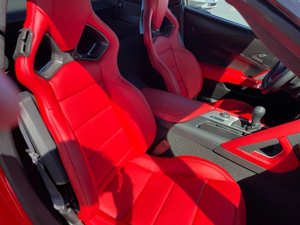 Used 2015 Chevrolet Corvette Z06 w/ 3LZ Preferred Equipment Group RWD image 27