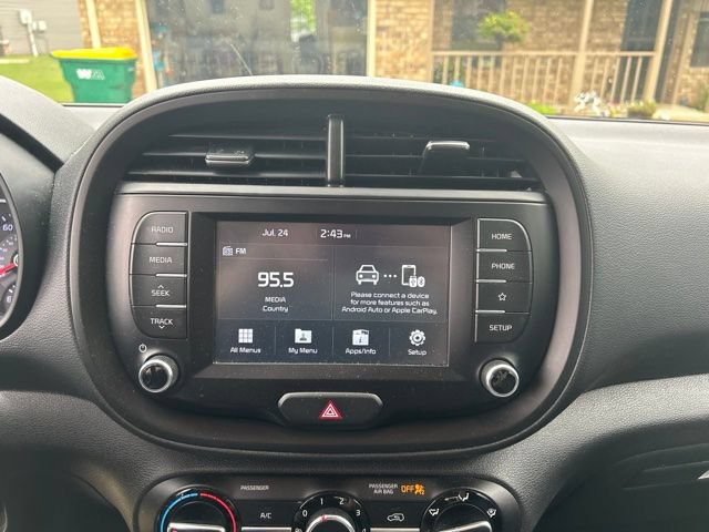 Used 2020 Kia Soul S FWD image 14
