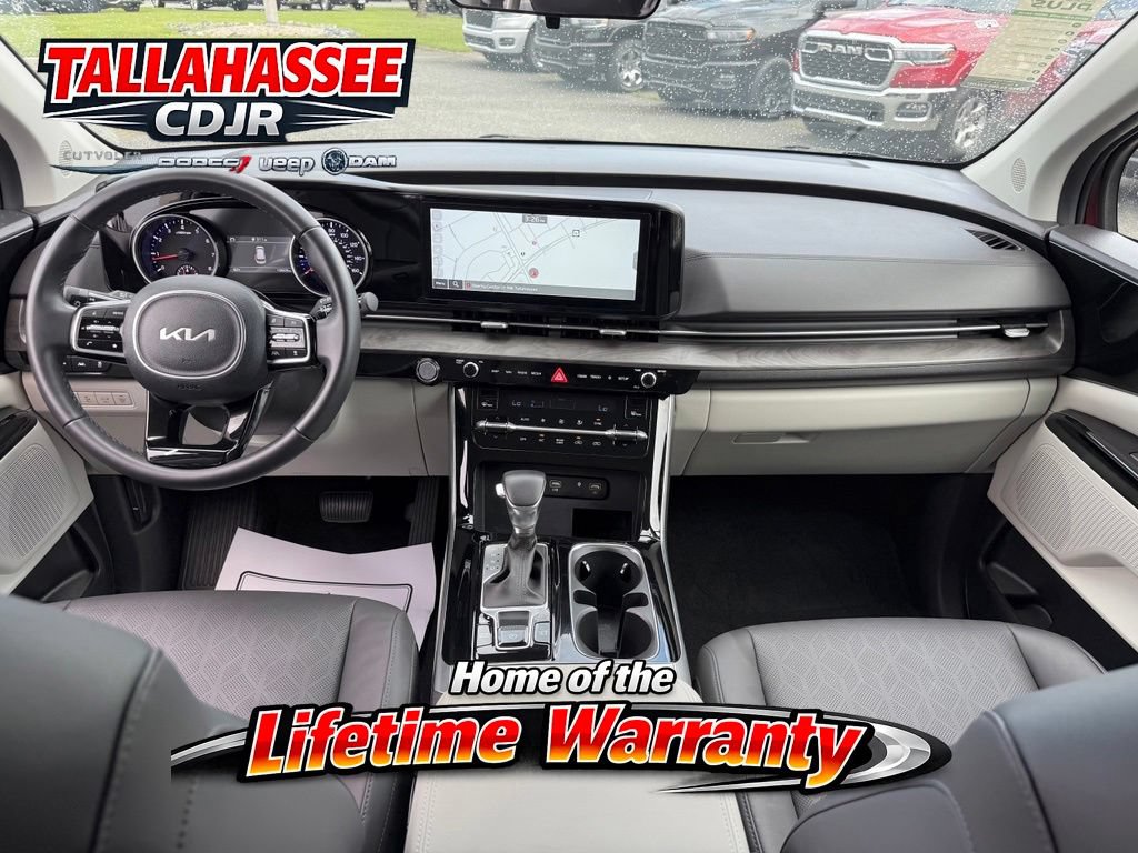 Used 2024 Kia Carnival EX FWD image 27