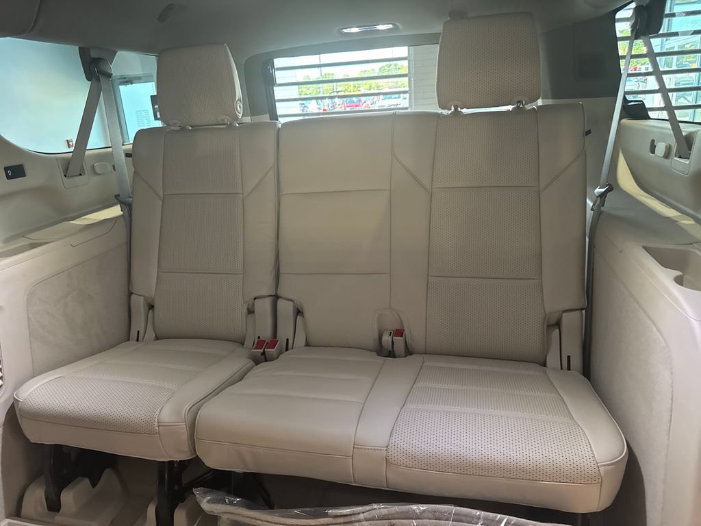 New 2026 Cadillac Escalade ESV Platinum Luxury w/ LPO, Radiant Package AWD/4WD image 24