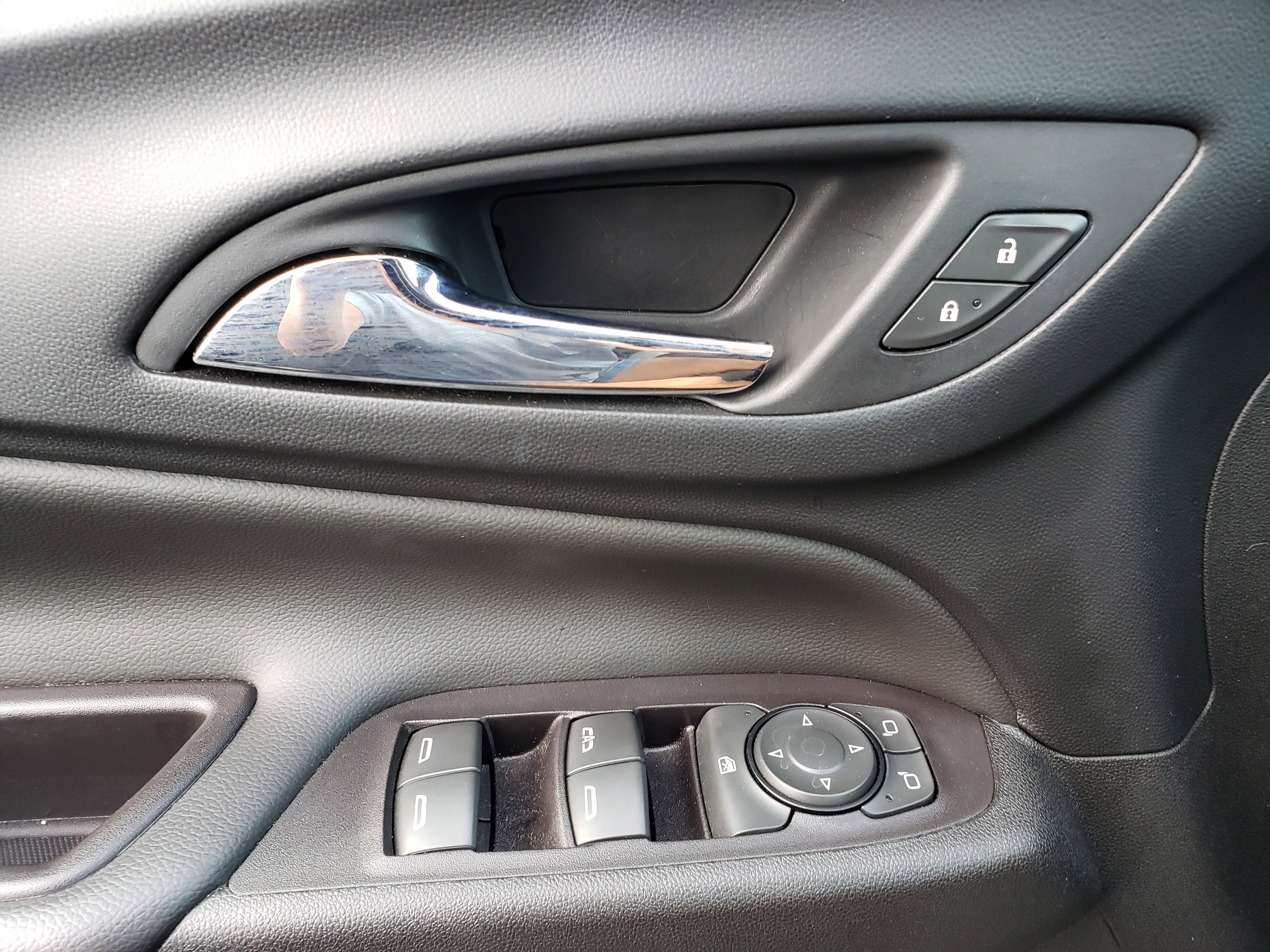 Used 2022 Chevrolet Equinox LT w/ Driver Convenience Package image 14