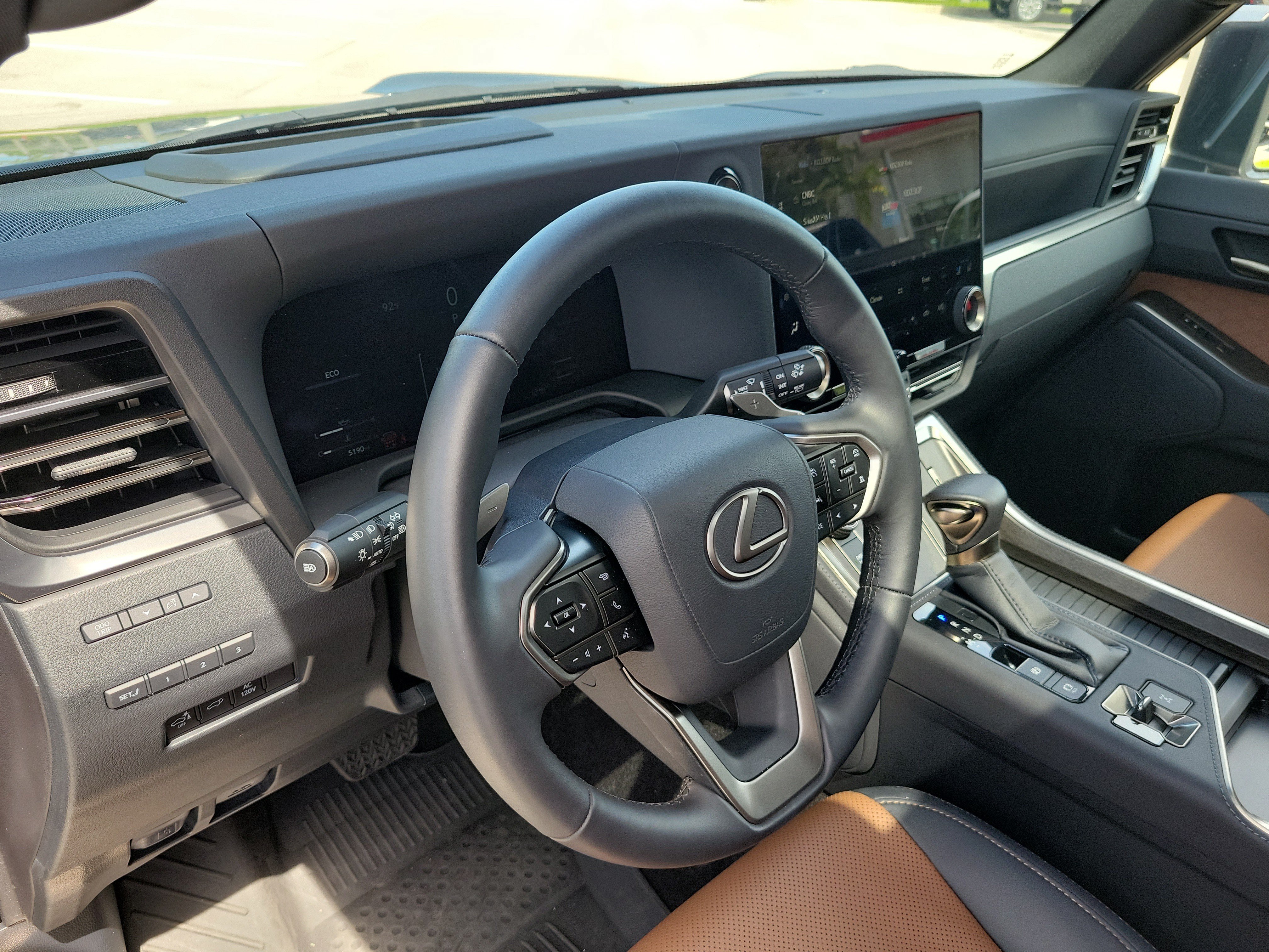Used 2025 Lexus GX 550 w/ Accessory Package (2T) AWD/4WD image 27