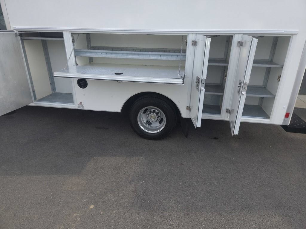 Used 2020 Chevrolet Express 3500 w/ Power Convenience Package RWD image 4