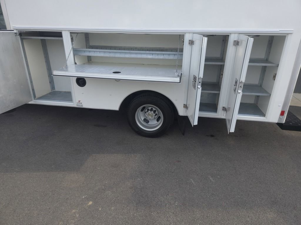 Used 2020 Chevrolet Express 3500 w/ Power Convenience Package image 4