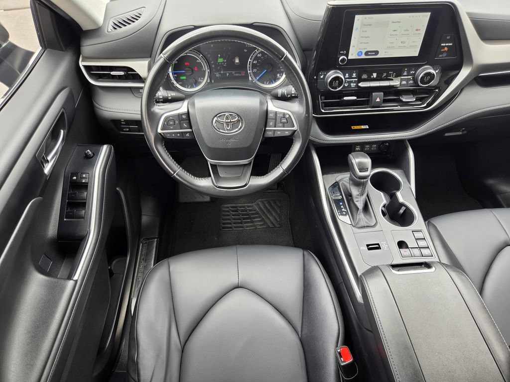 Used 2024 Toyota Highlander XLE FWD image 14