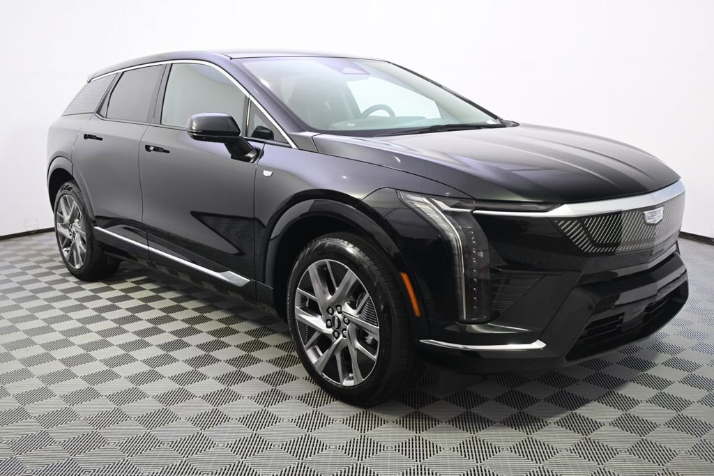 Certified 2025 Cadillac Optiq Luxury 2 w/ LPO, Floor Liner Package AWD/4WD image 8