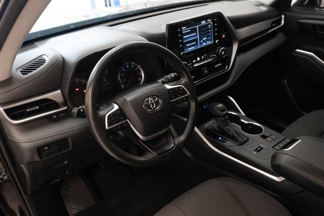 Used 2022 Toyota Highlander L FWD image 11