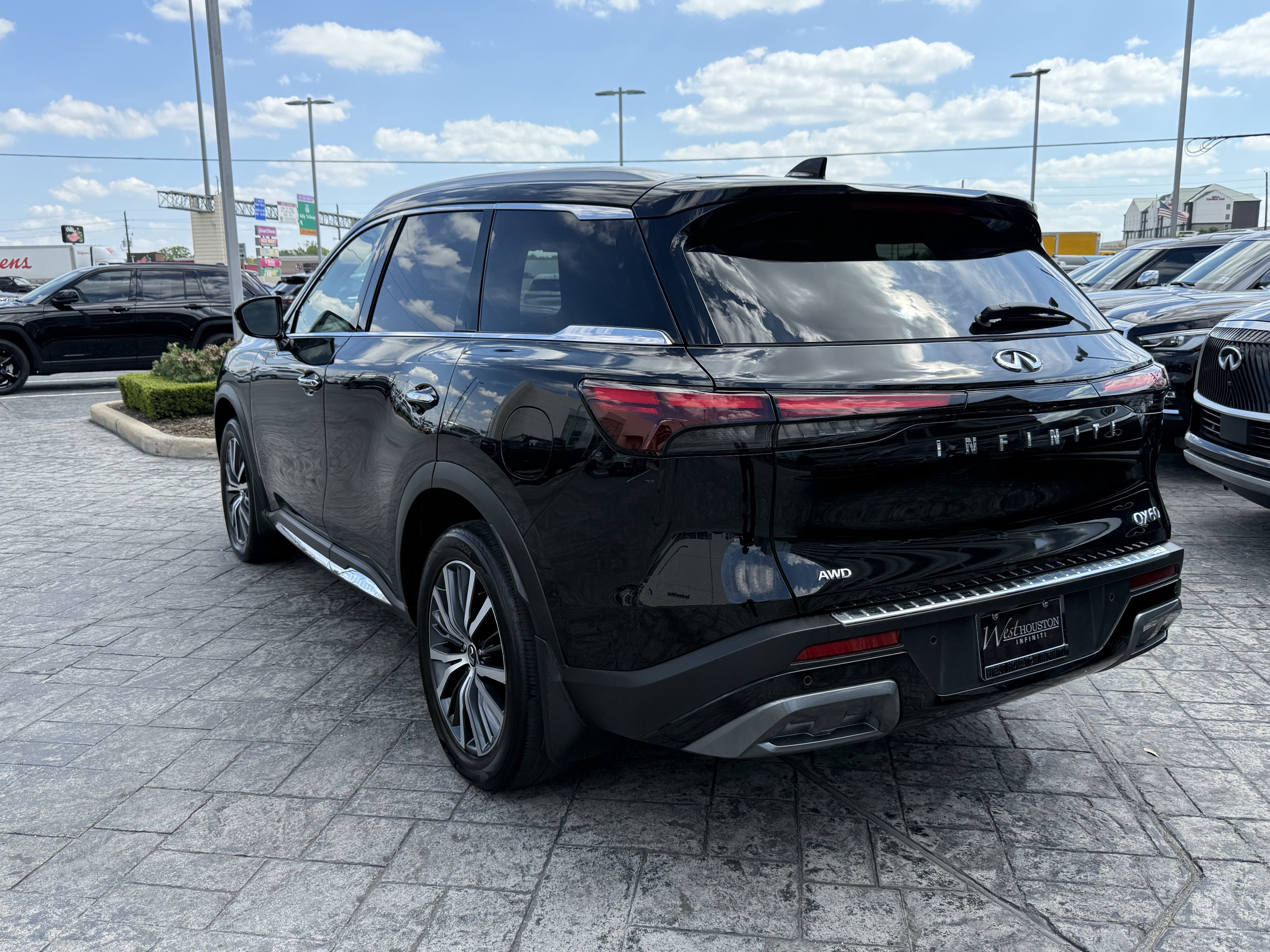 Certified 2023 INFINITI QX60 Sensory w/ Vision Package AWD/4WD image 5