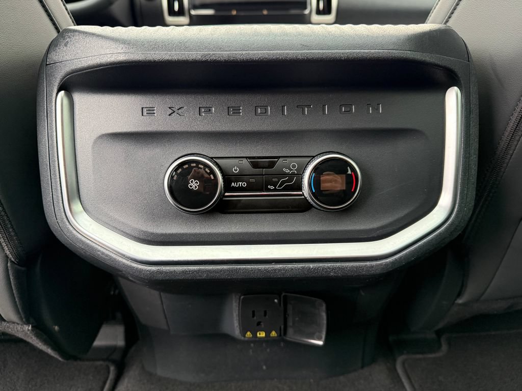 Used 2025 Ford Expedition Active AWD/4WD image 47