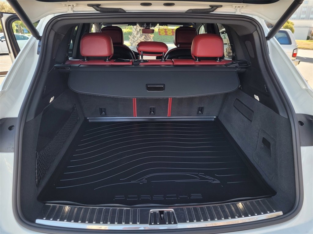 Used 2022 Porsche Cayenne S image 35
