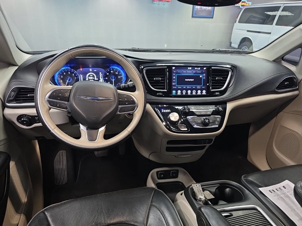 Used 2020 Chrysler Pacifica Limited FWD image 22