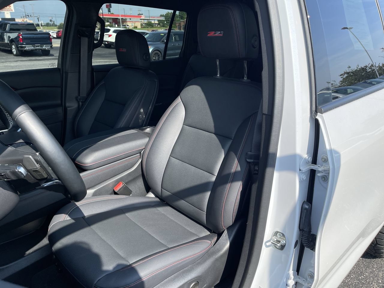 Used 2025 Chevrolet Traverse Z71 w/ LPO, Floor Liner Package AWD/4WD image 20