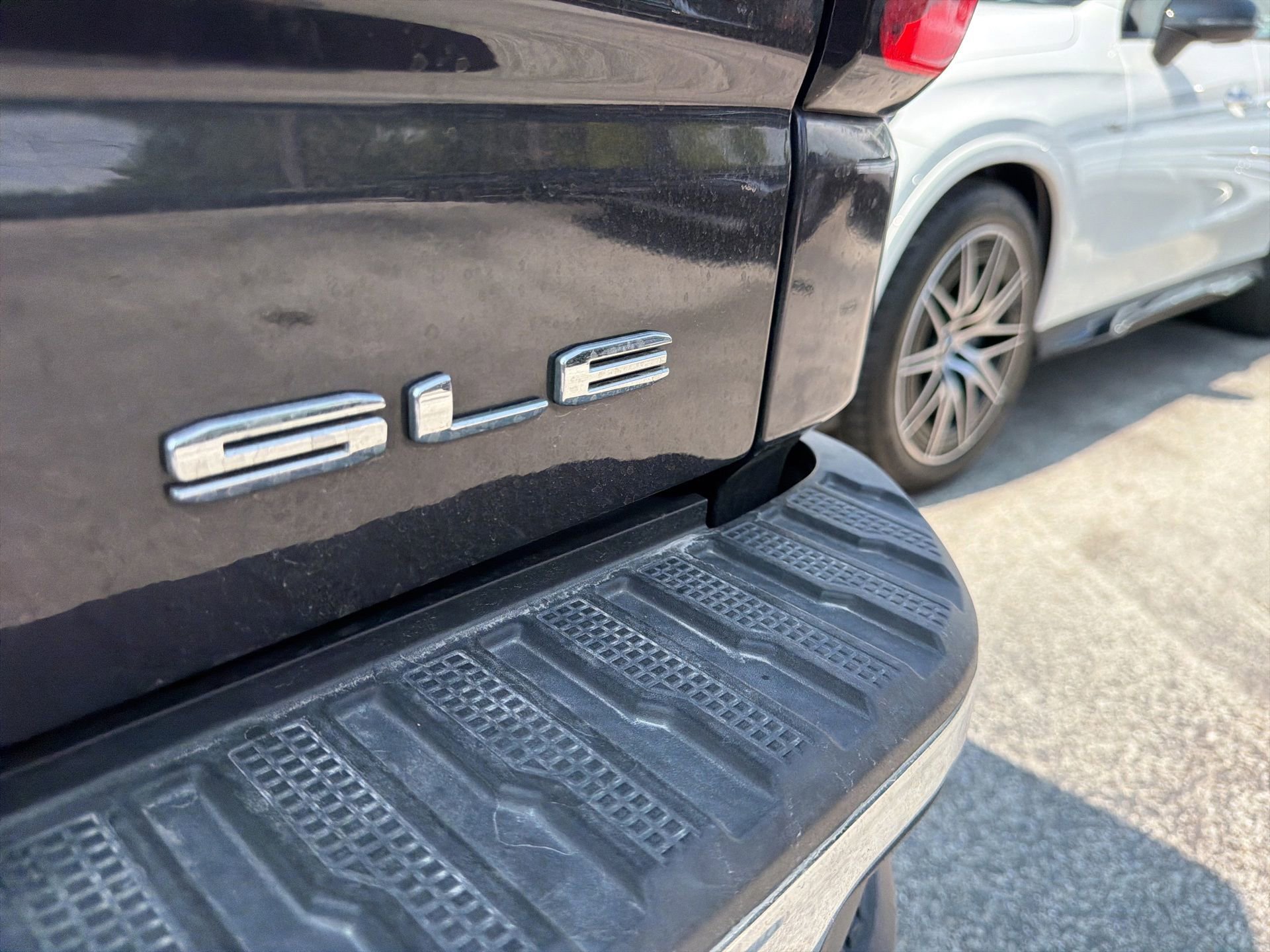 Used 2023 GMC Sierra 1500 SLE RWD image 14