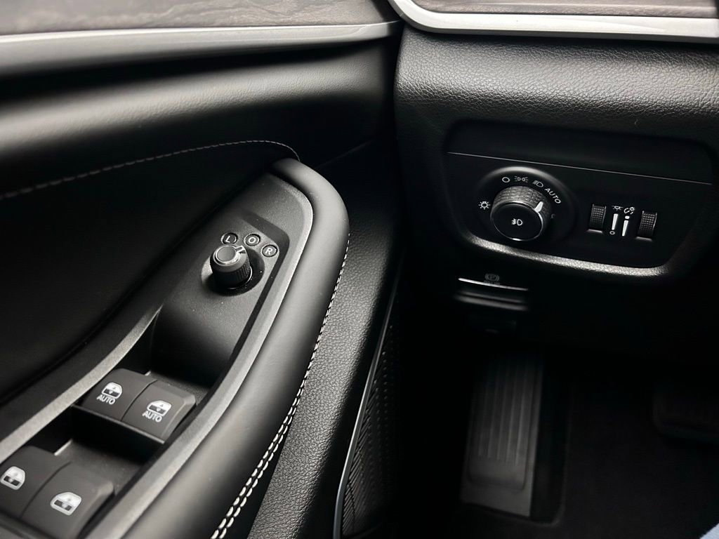 New 2026 Jeep Grand Cherokee L Limited AWD/4WD image 21
