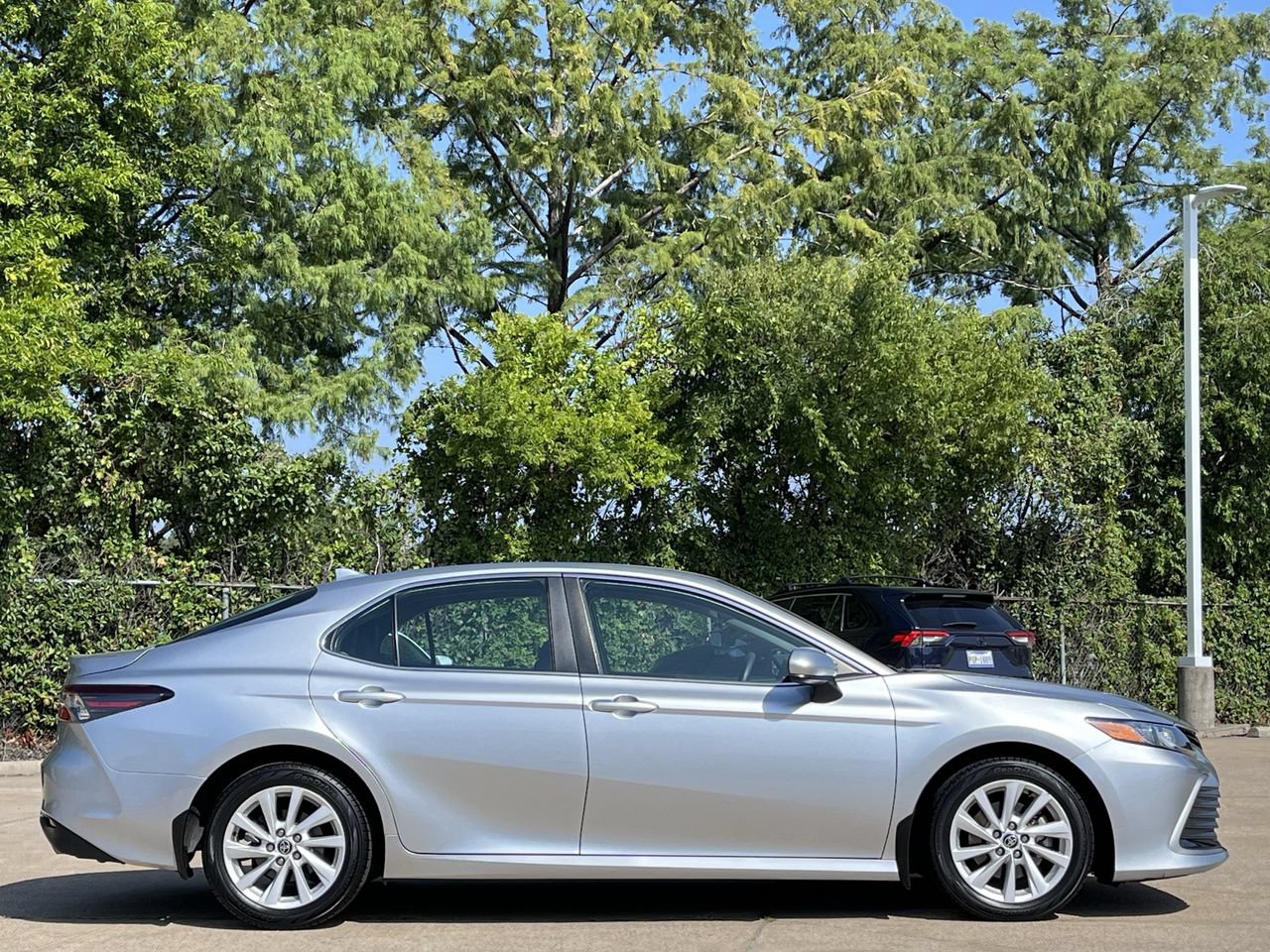 Used 2021 Toyota Camry LE FWD image 3