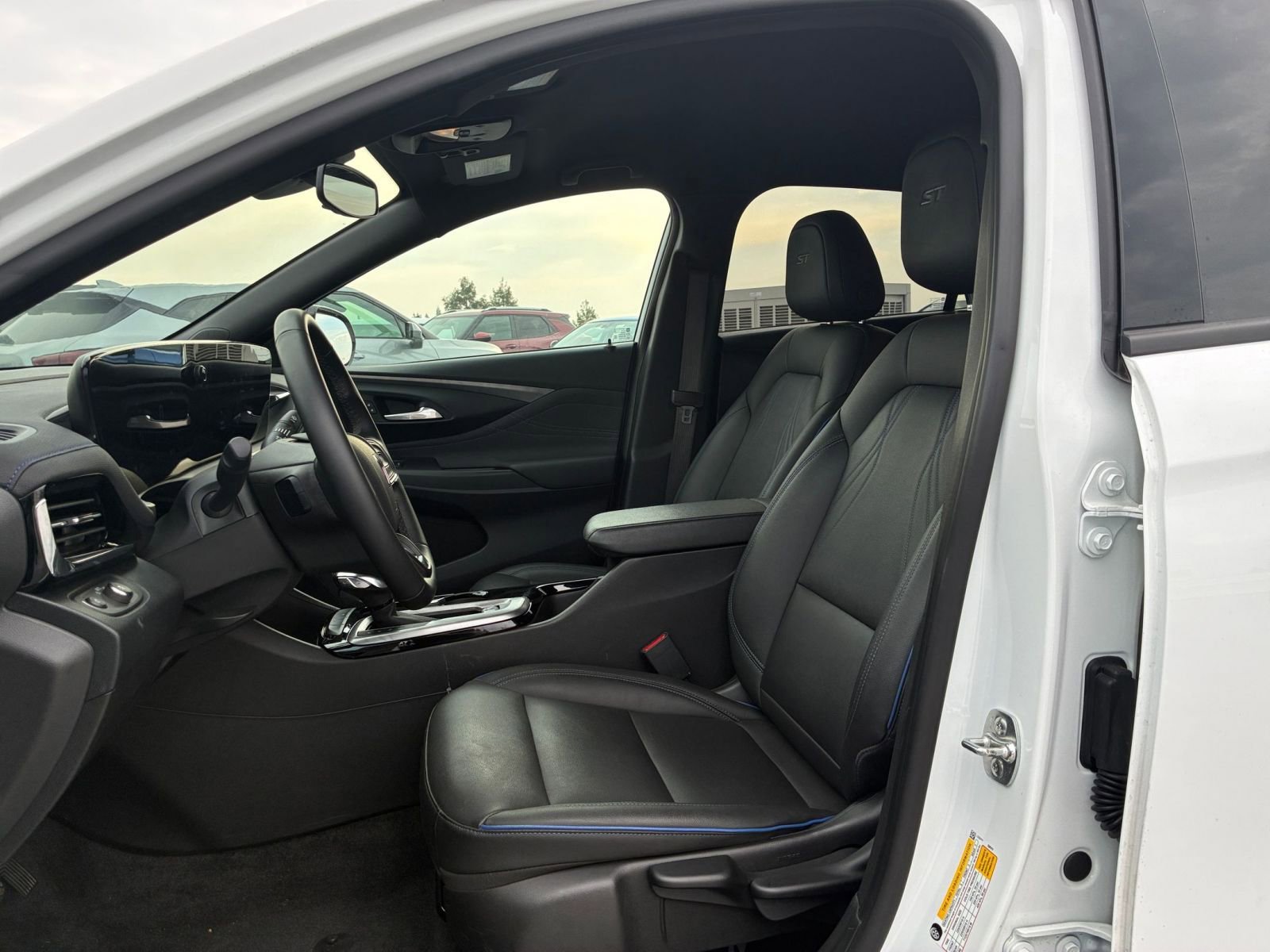 Used 2025 Buick Envista Sport Touring image 27