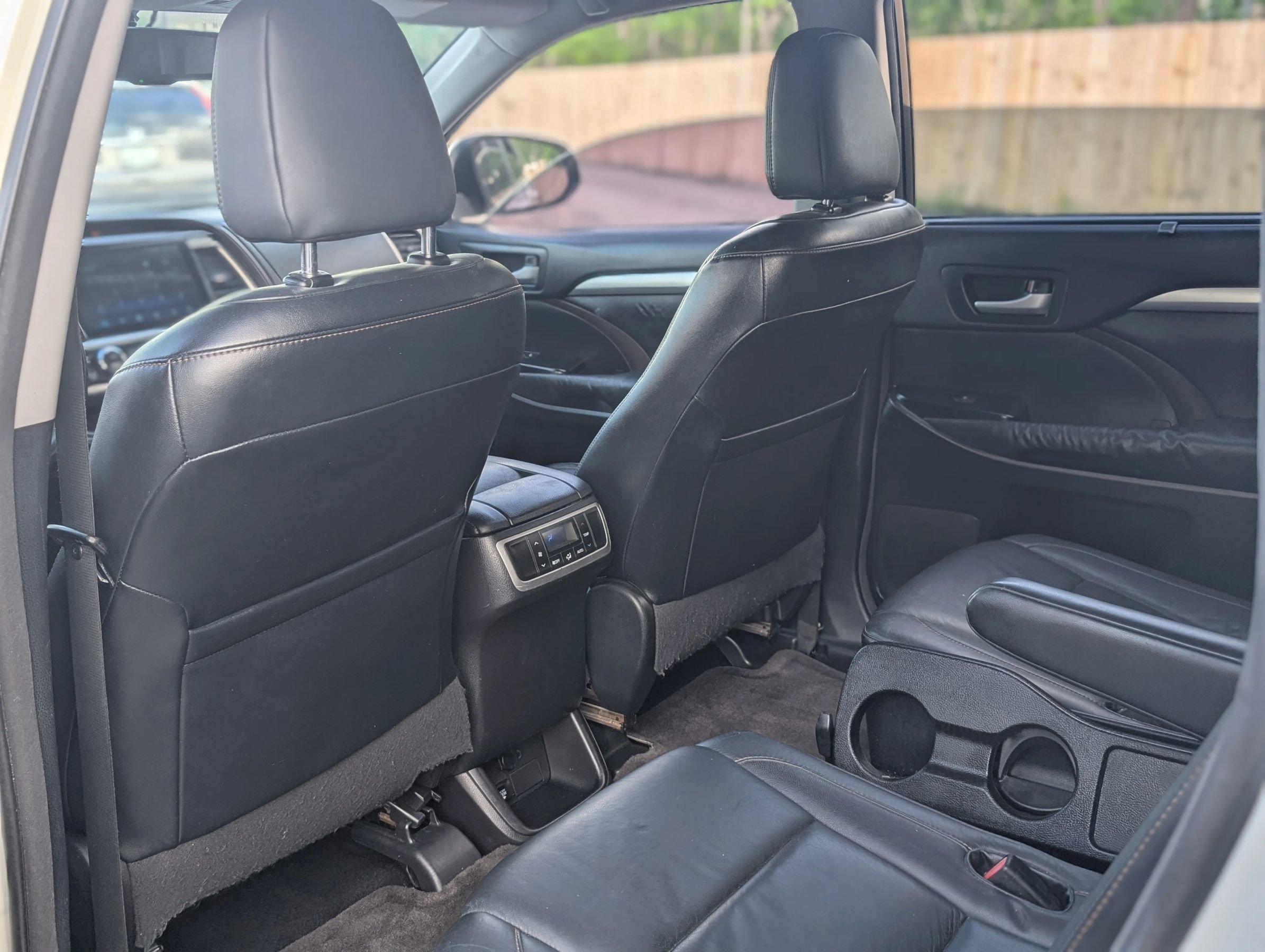 Used 2014 Toyota Highlander XLE FWD image 15