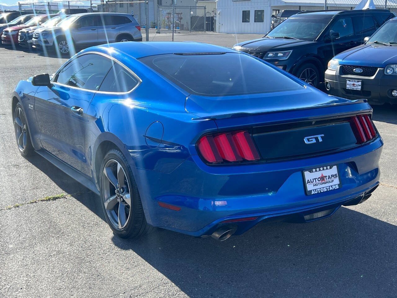 Used 2017 Ford Mustang GT RWD image 3