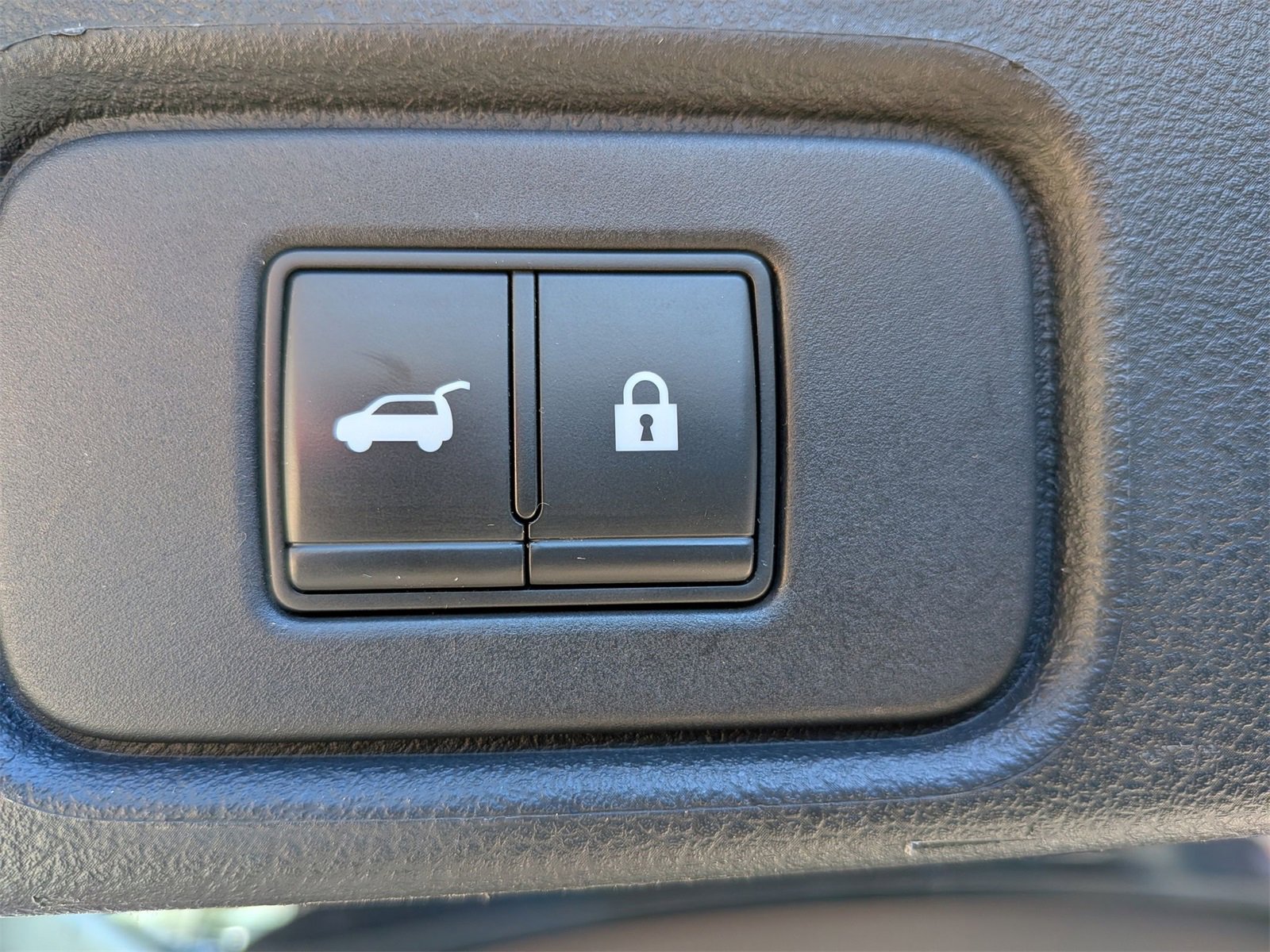 Used 2022 Nissan Pathfinder SL w/ SL Black Package image 40