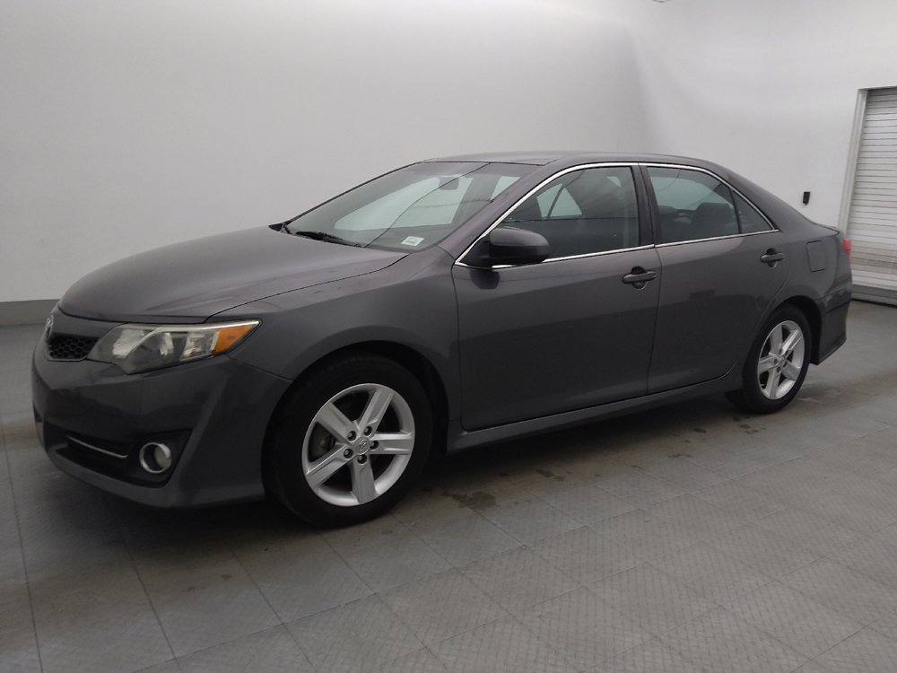 Used 2014 Toyota Camry SE image 2