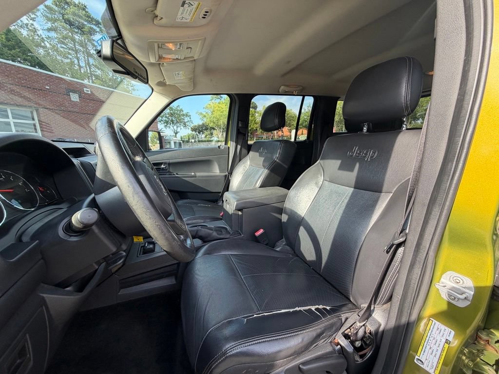 Used 2012 Jeep Liberty Sport AWD/4WD image 16