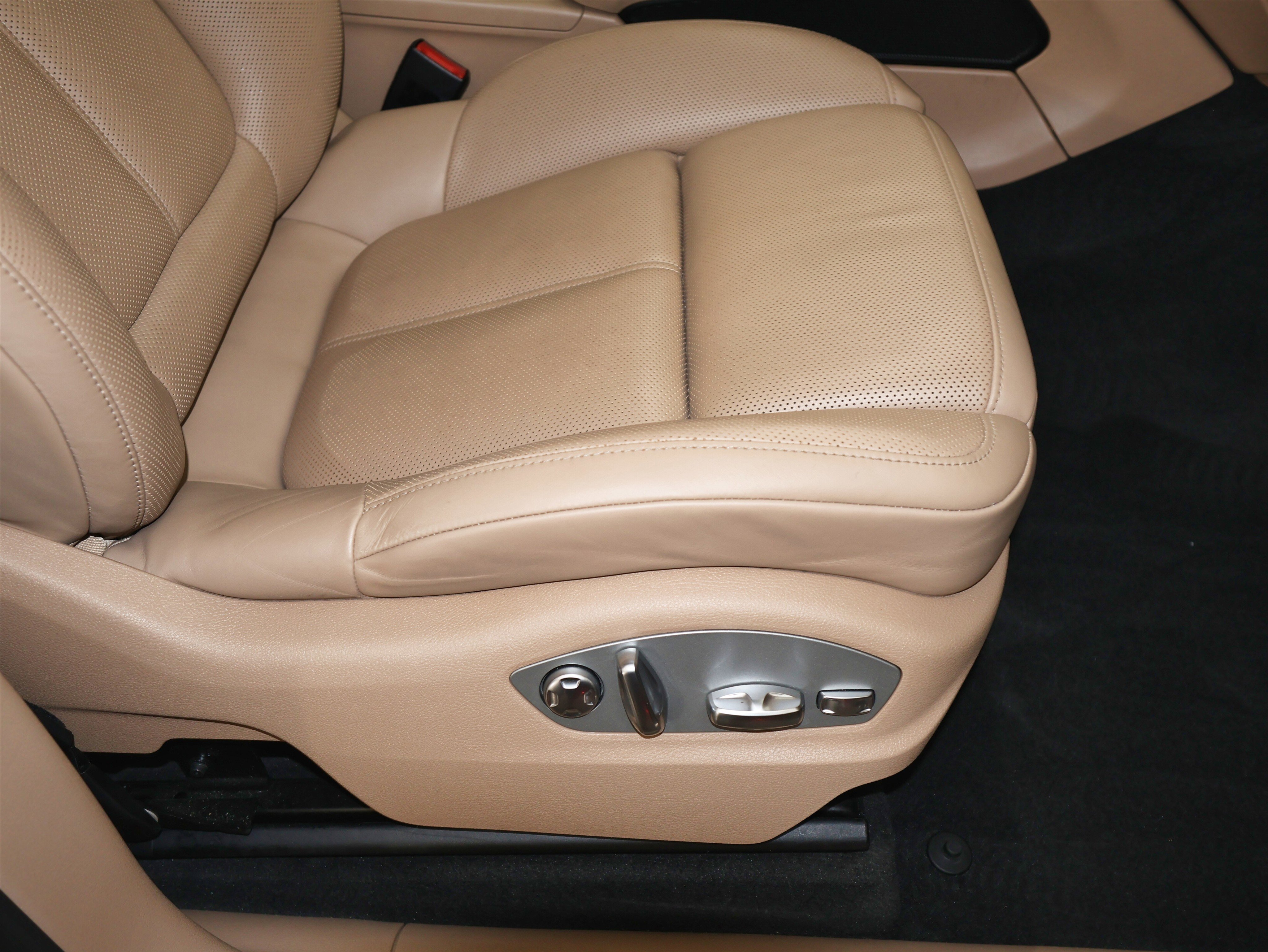 Used 2021 Porsche Macan S image 47